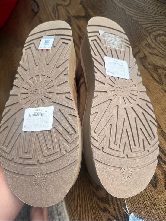 UGG Classic Dipper Boots - Picture 5 of 6